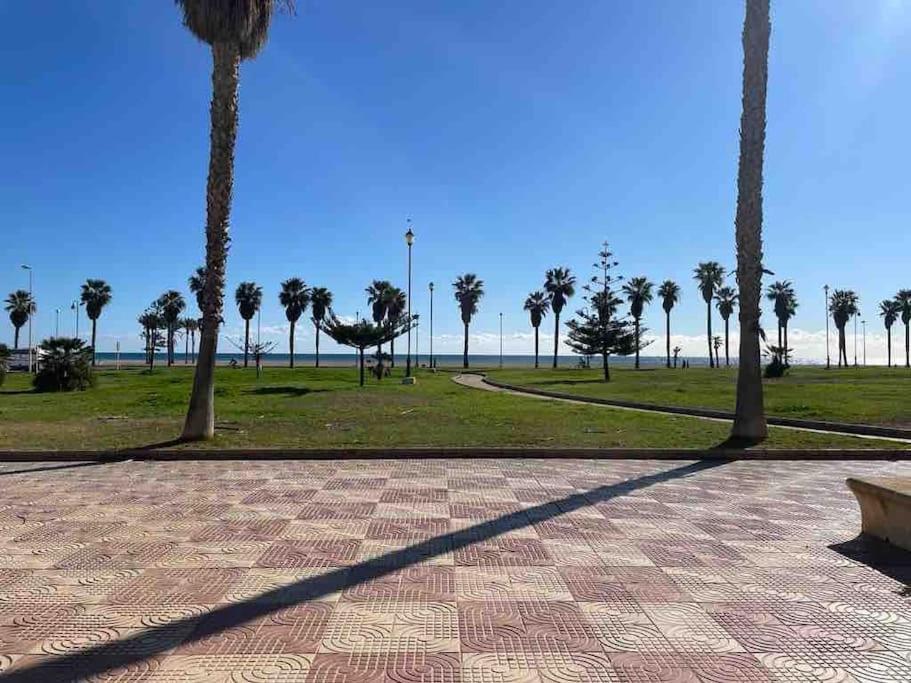Moderna Y Alegre Vivienda Junto Al Mar . Appartement Roquetas de Mar Buitenkant foto
